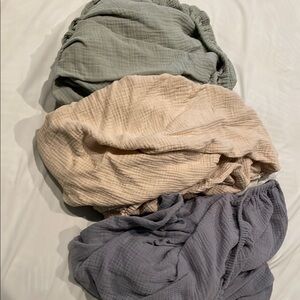 Set of 3 crib sheets